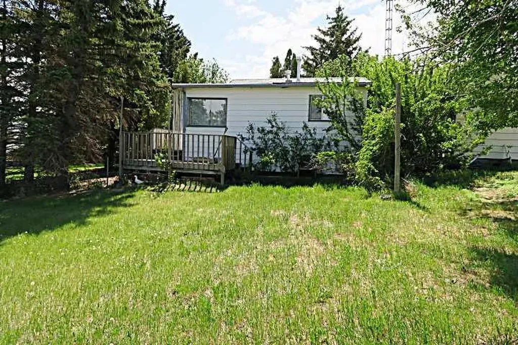 217 1 Street N Lomond AB T0L 1G0