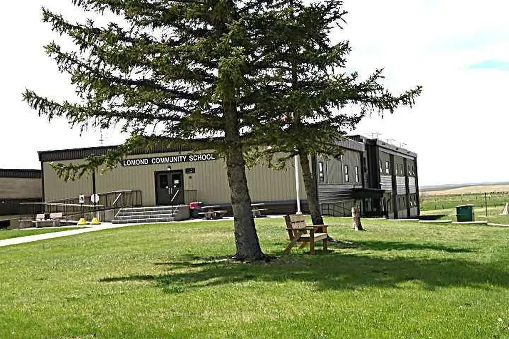 217 1 Street N Lomond AB T0L 1G0