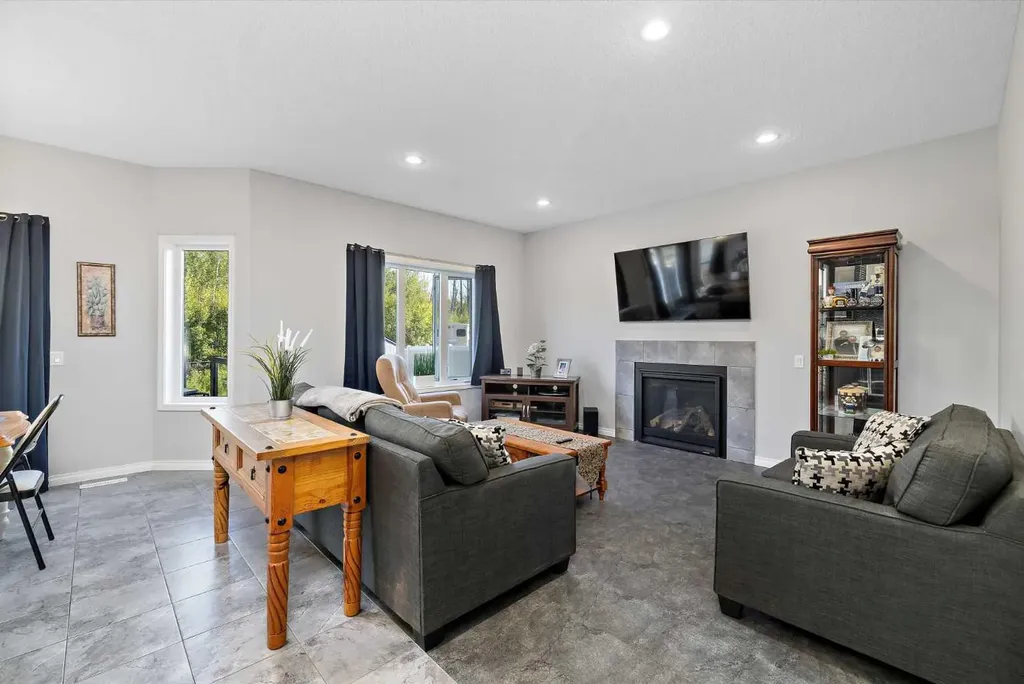 17312 126 Street Edmonton AB T5X 0J9