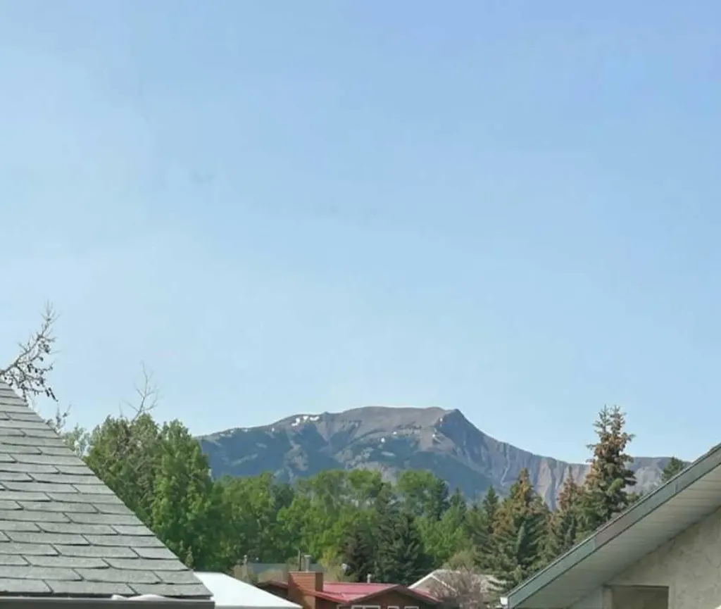 10629 104 Avenue Grande Cache AB T0E 0Y0