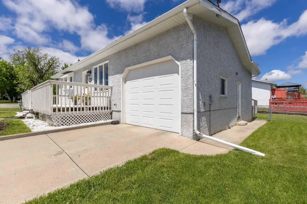 593 3 Avenue W Cardston AB T0K 0K0