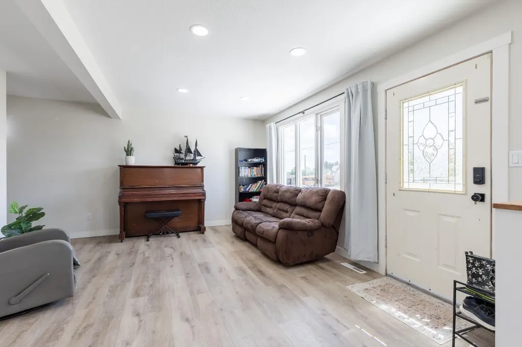593 3 Avenue W Cardston AB T0K 0K0