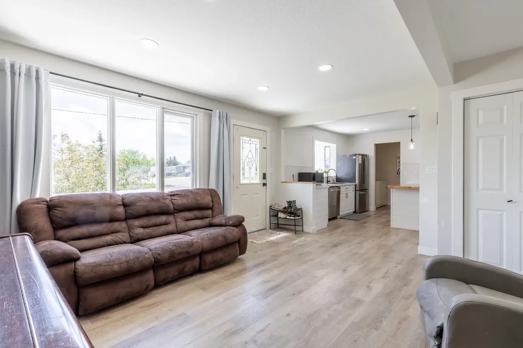 593 3 Avenue W Cardston AB T0K 0K0