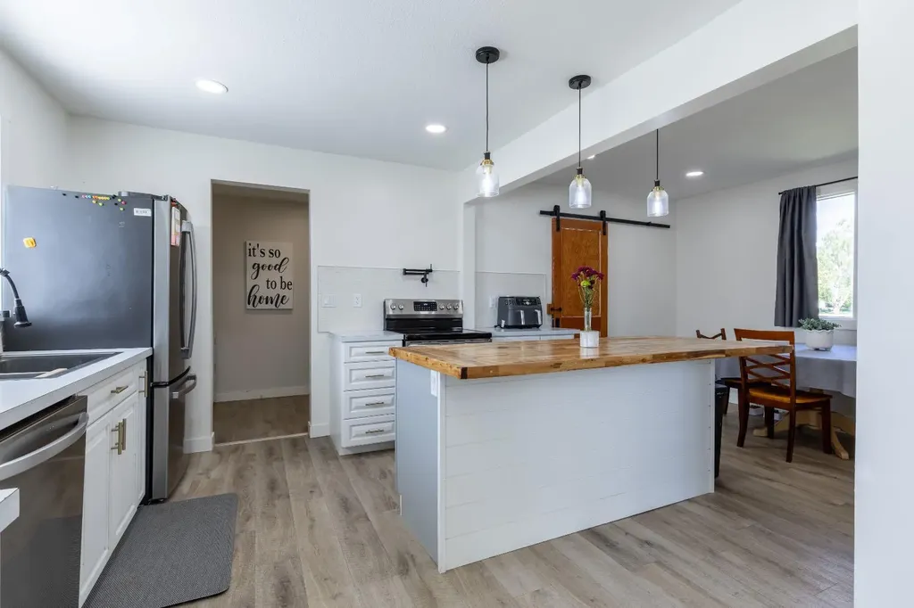 593 3 Avenue W Cardston AB T0K 0K0