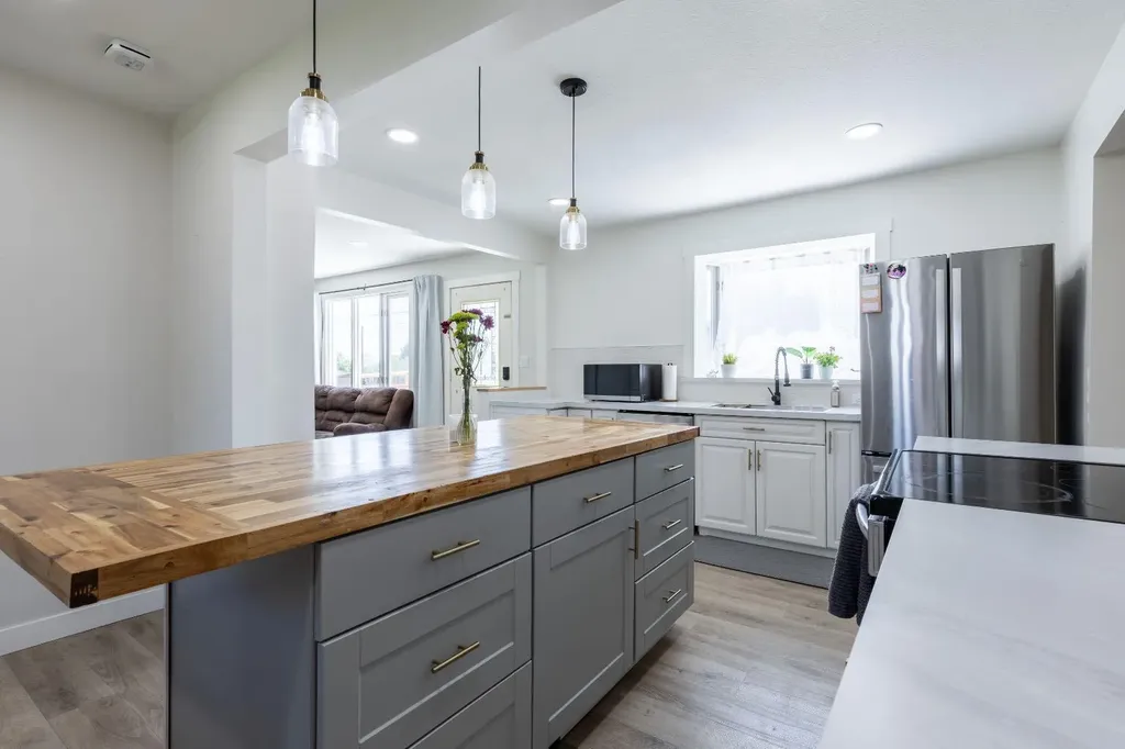 593 3 Avenue W Cardston AB T0K 0K0