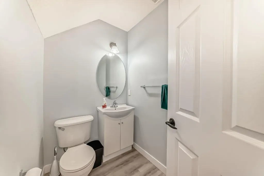 252 Prestwick Acres Lane SE Calgary AB T2Z 3Y2