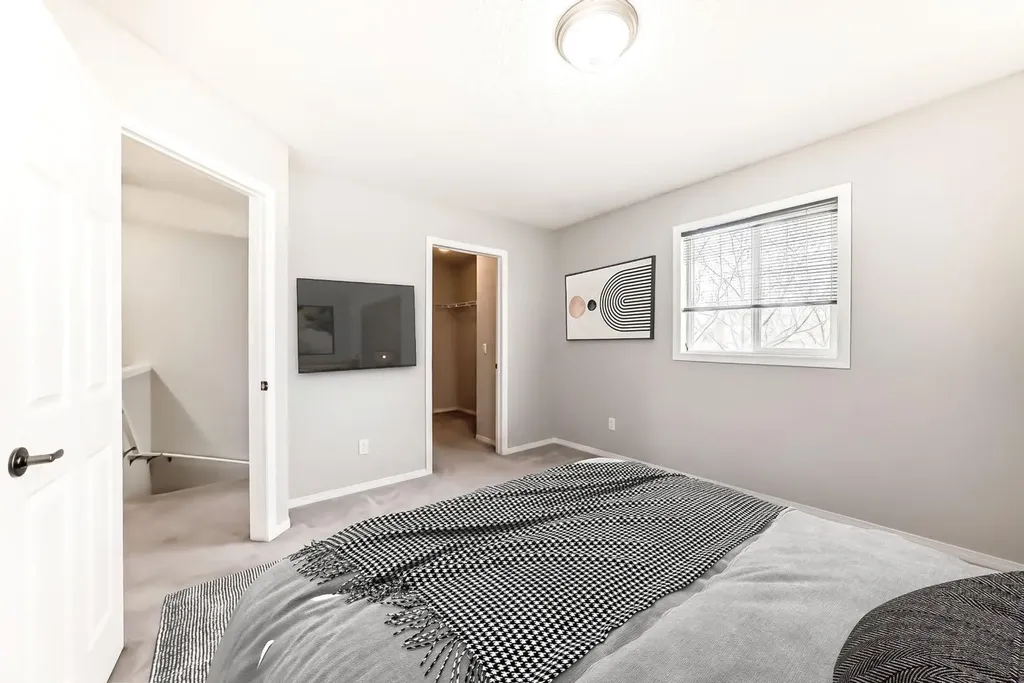 252 Prestwick Acres Lane SE Calgary AB T2Z 3Y2
