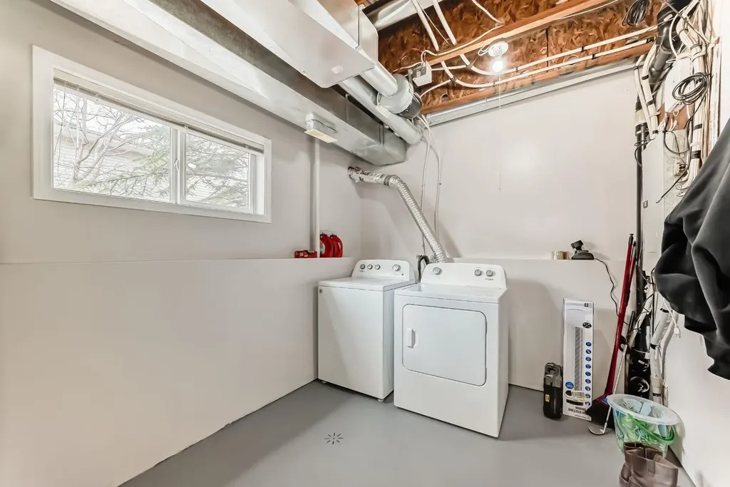 252 Prestwick Acres Lane SE Calgary AB T2Z 3Y2