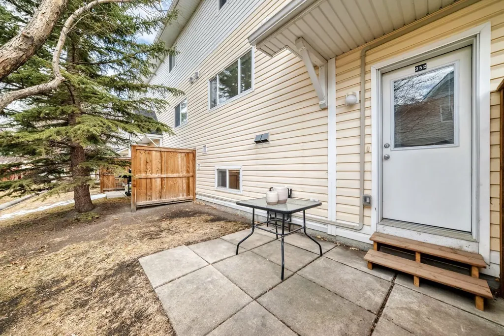 252 Prestwick Acres Lane SE Calgary AB T2Z 3Y2