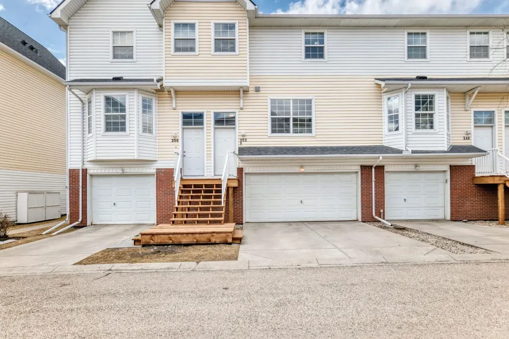 252 Prestwick Acres Lane SE Calgary AB T2Z 3Y2