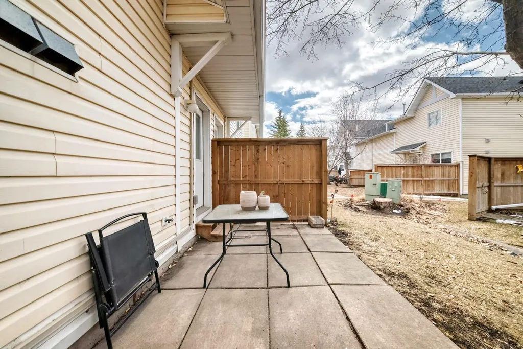 252 Prestwick Acres Lane SE Calgary AB T2Z 3Y2