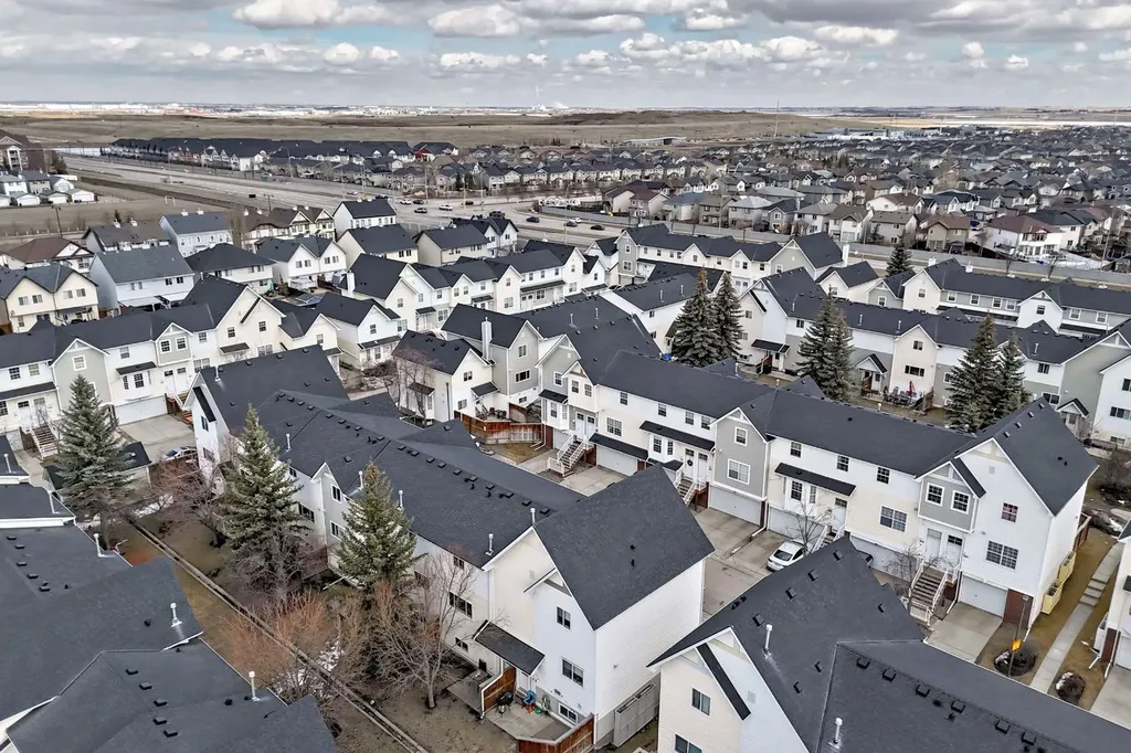 252 Prestwick Acres Lane SE Calgary AB T2Z 3Y2