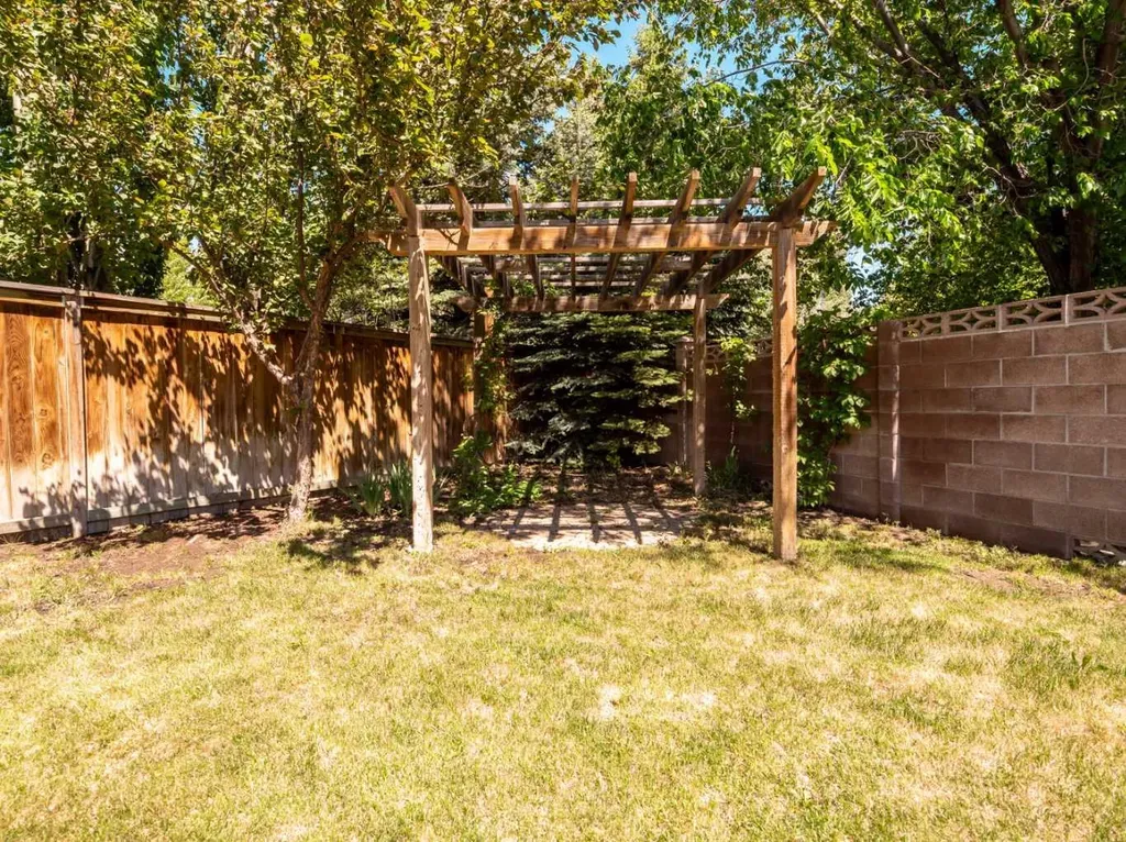 111 Fairmont Road S Lethbridge AB T1K 8C8