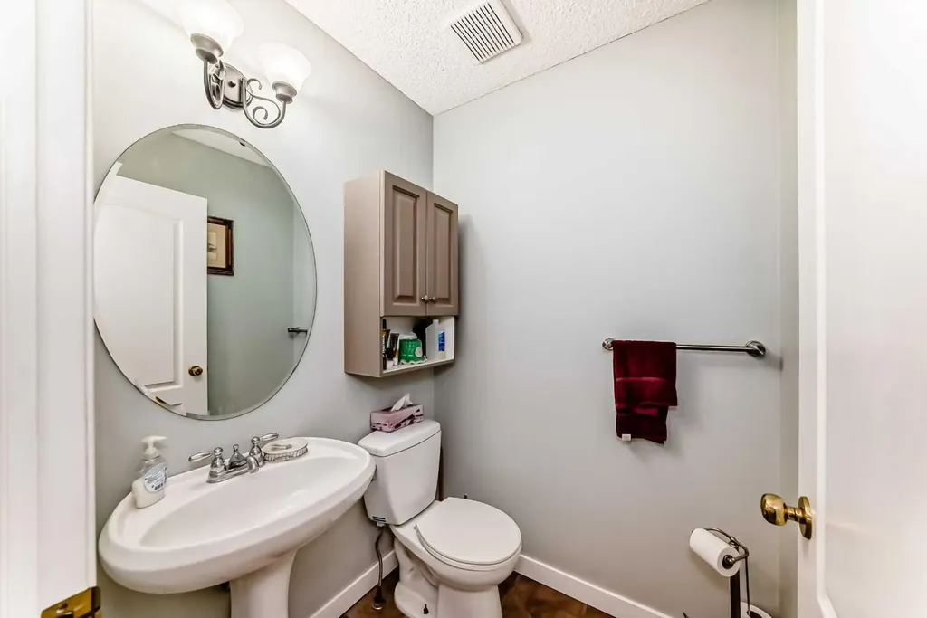 167 Fairways Close NW Airdrie AB T4B 2P4