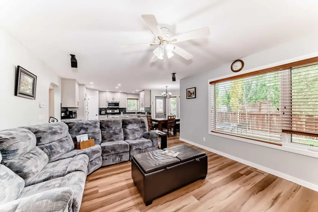 167 Fairways Close NW Airdrie AB T4B 2P4