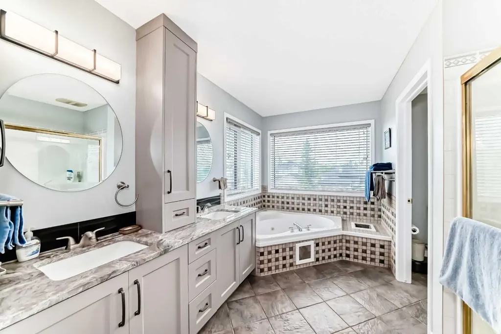 167 Fairways Close NW Airdrie AB T4B 2P4