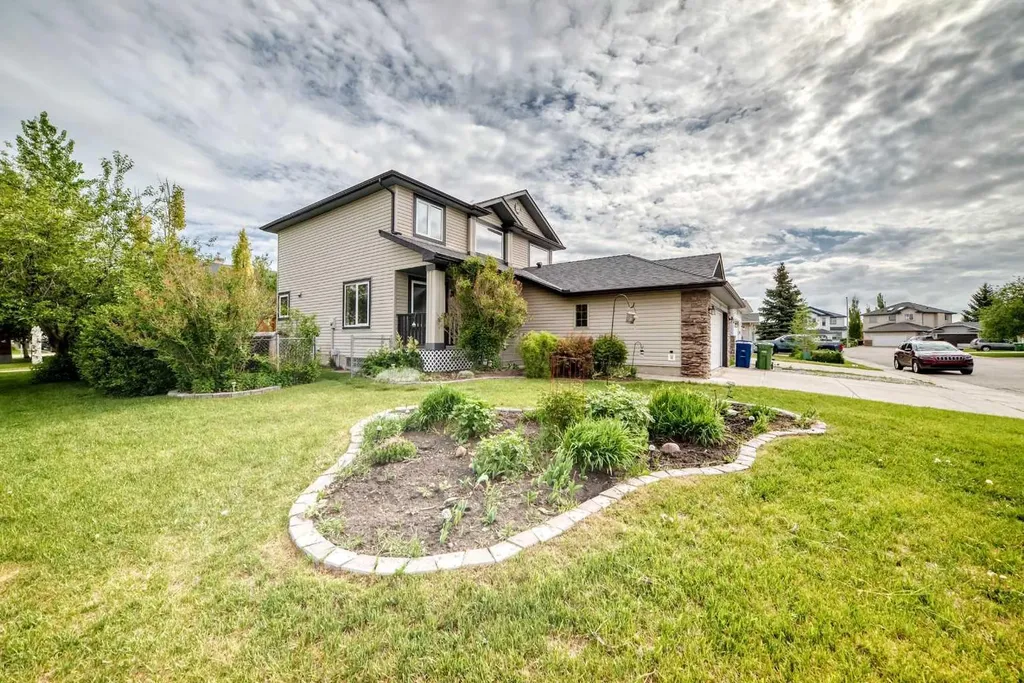 167 Fairways Close NW Airdrie AB T4B 2P4