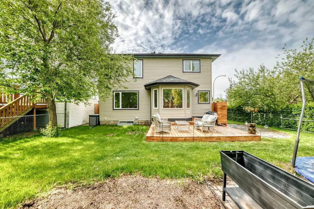 167 Fairways Close NW Airdrie AB T4B 2P4