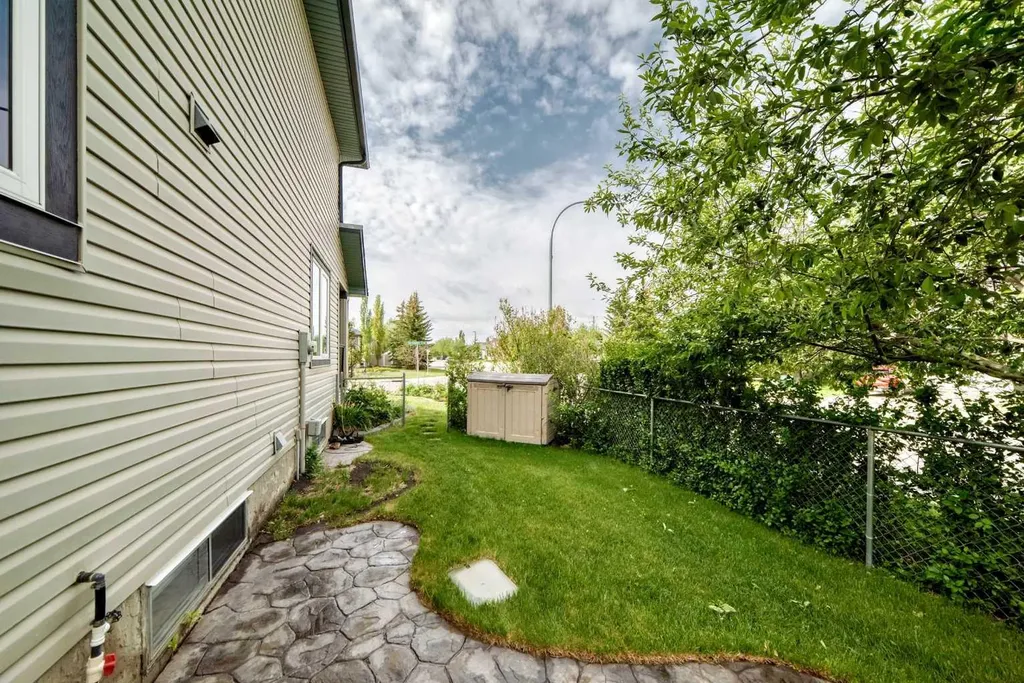 167 Fairways Close NW Airdrie AB T4B 2P4