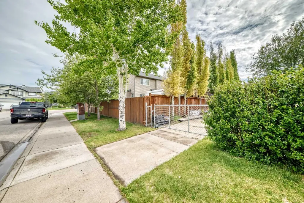 167 Fairways Close NW Airdrie AB T4B 2P4