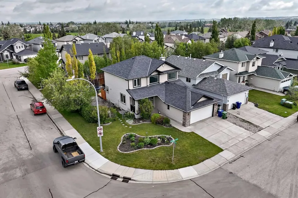 167 Fairways Close NW Airdrie AB T4B 2P4