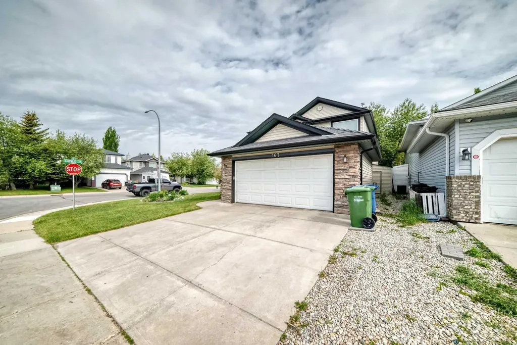 167 Fairways Close NW Airdrie AB T4B 2P4