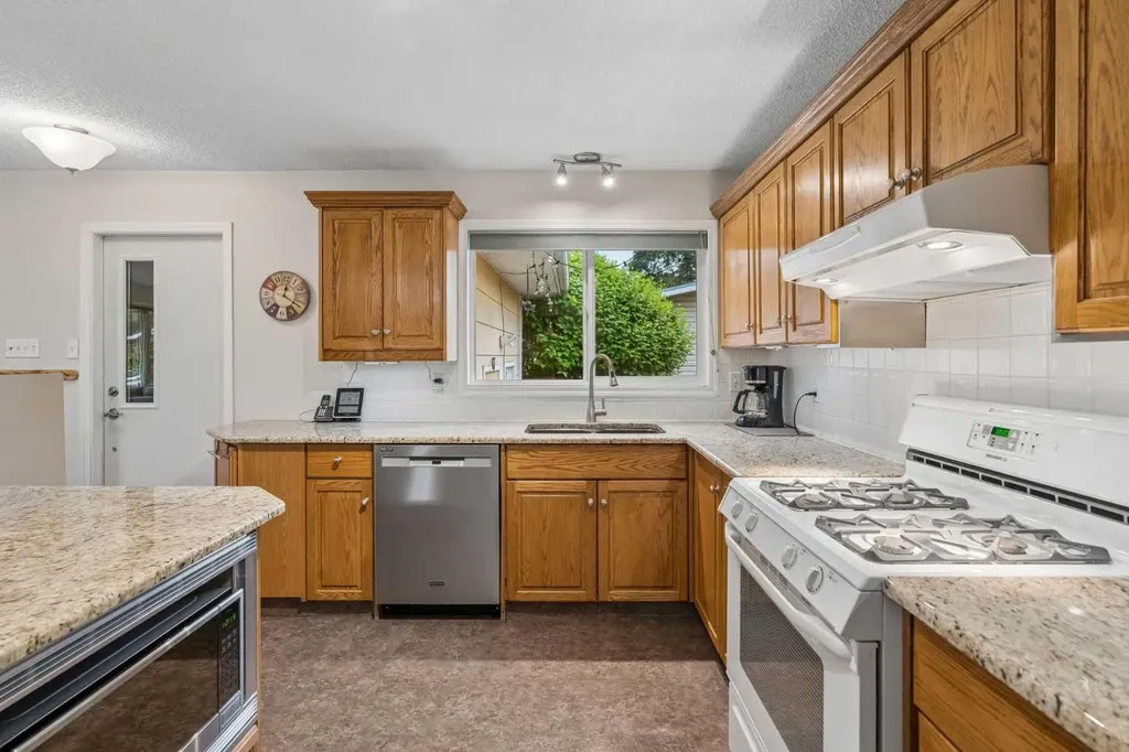 1403 104 Avenue SW Calgary AB T2W 0A7