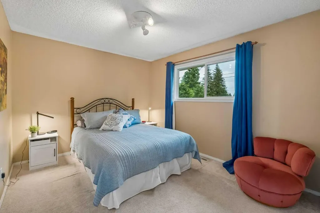 1403 104 Avenue SW Calgary AB T2W 0A7
