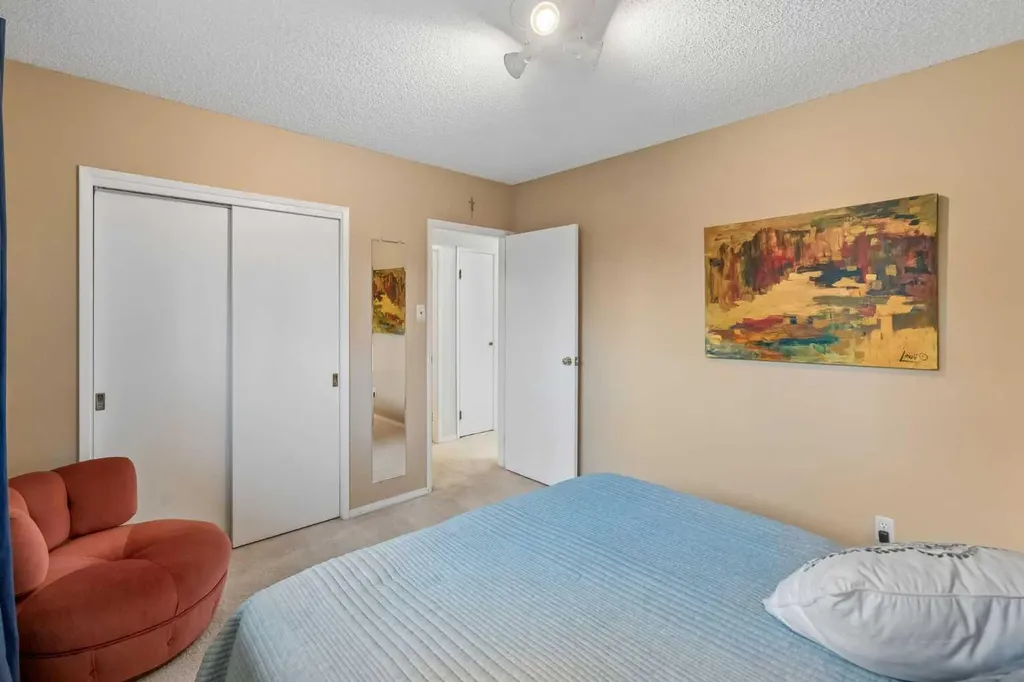 1403 104 Avenue SW Calgary AB T2W 0A7