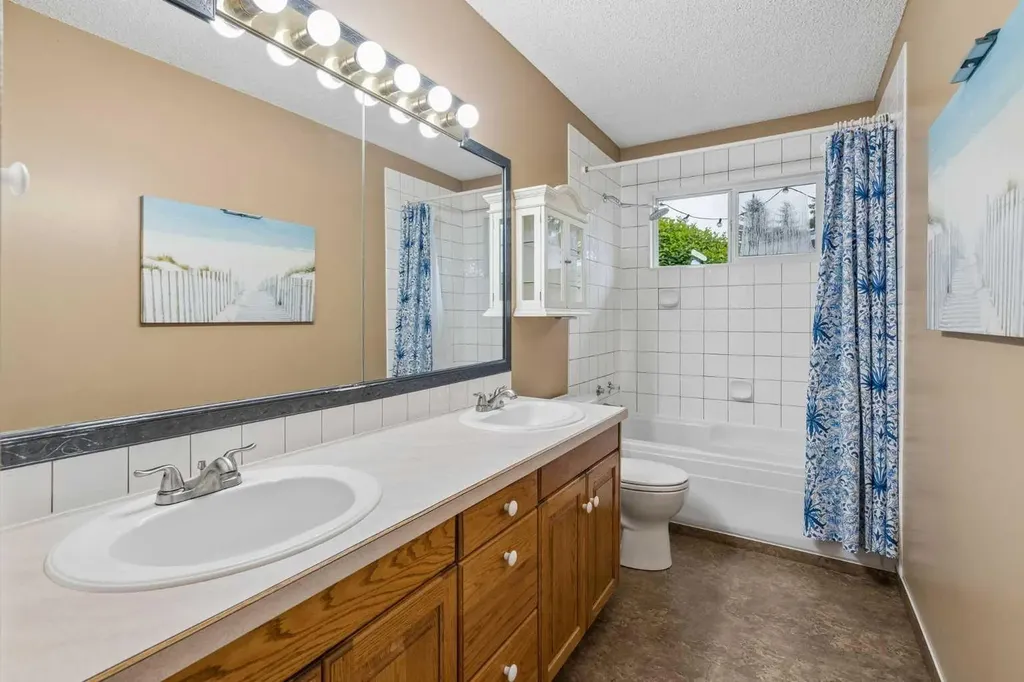 1403 104 Avenue SW Calgary AB T2W 0A7
