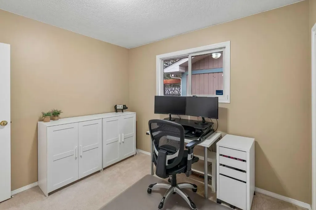 1403 104 Avenue SW Calgary AB T2W 0A7