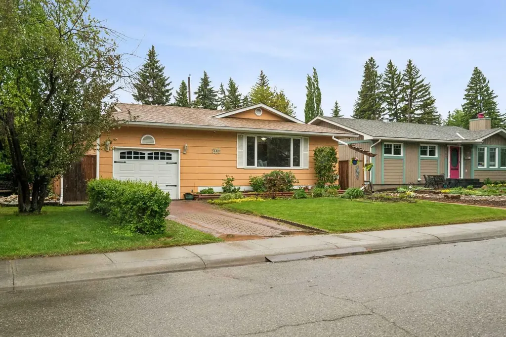 1403 104 Avenue SW Calgary AB T2W 0A7