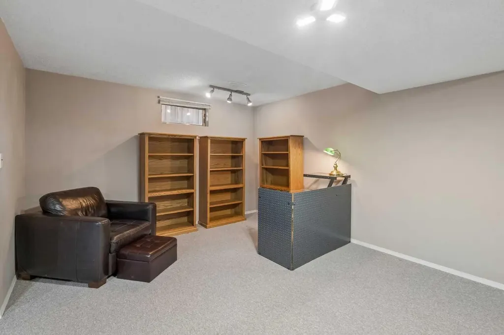 1403 104 Avenue SW Calgary AB T2W 0A7