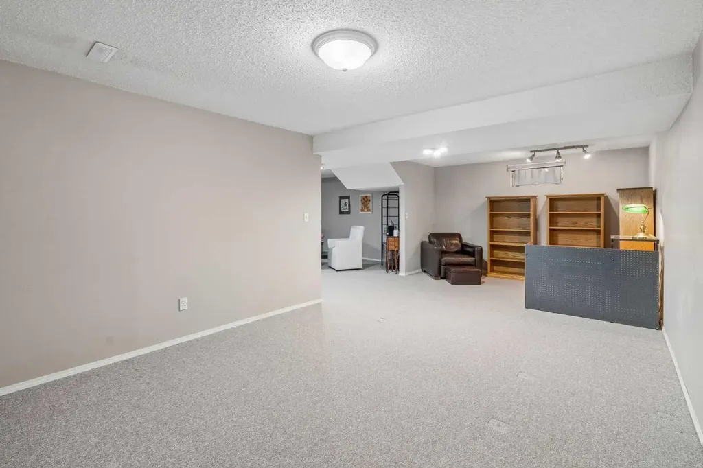 1403 104 Avenue SW Calgary AB T2W 0A7