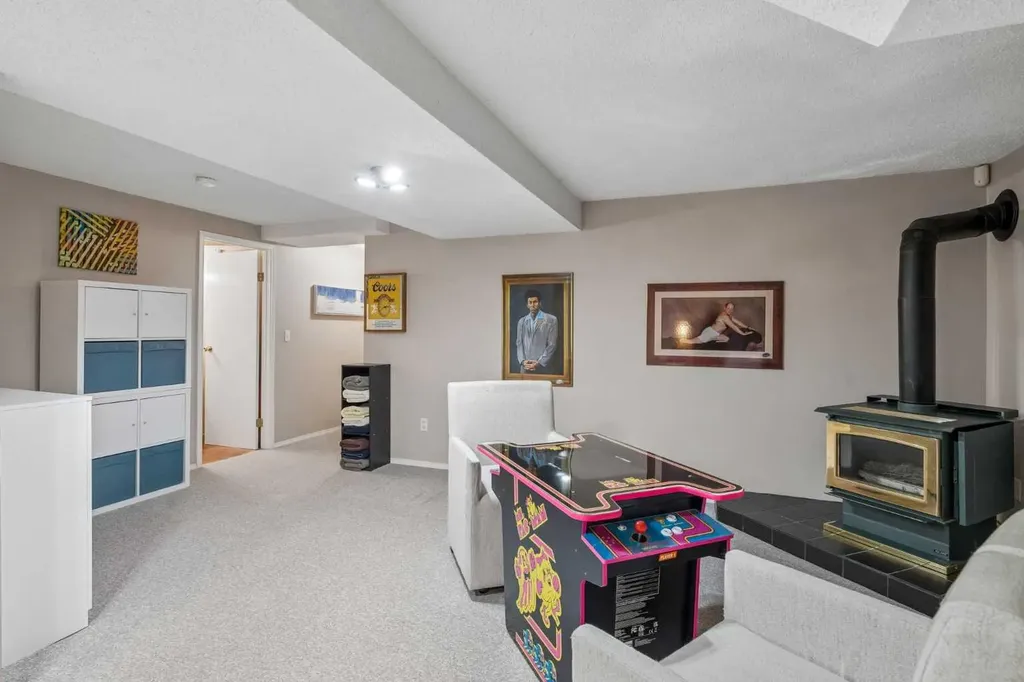 1403 104 Avenue SW Calgary AB T2W 0A7