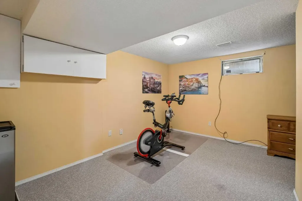 1403 104 Avenue SW Calgary AB T2W 0A7
