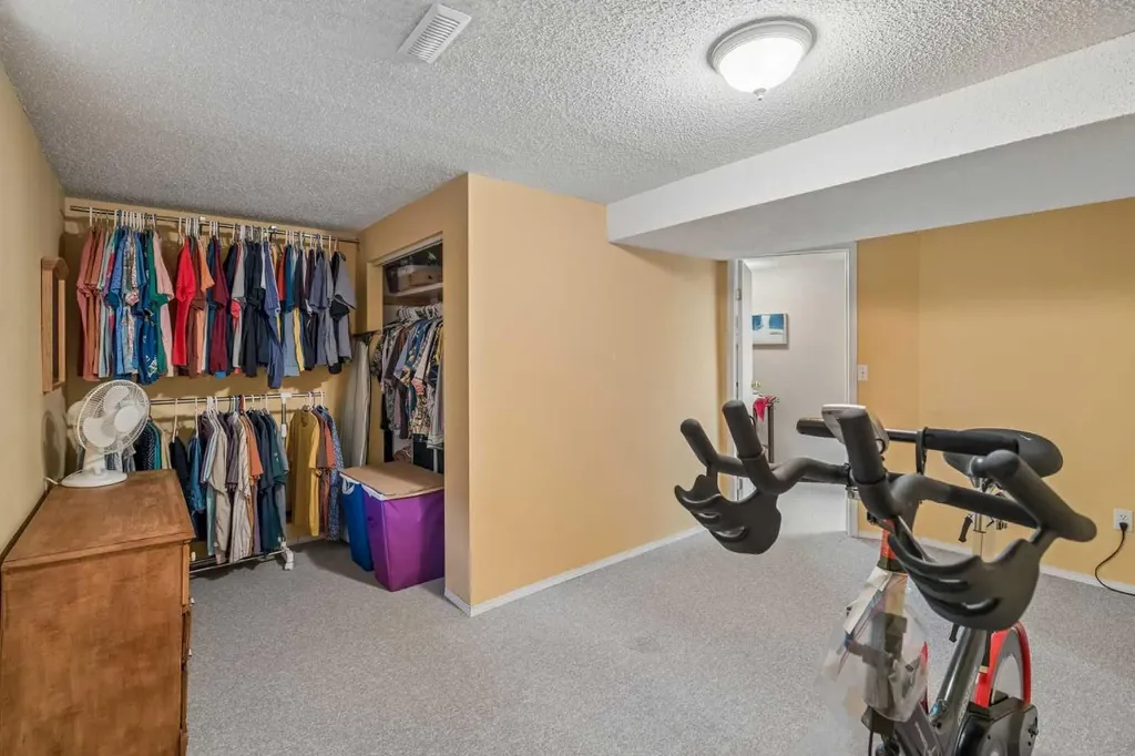 1403 104 Avenue SW Calgary AB T2W 0A7