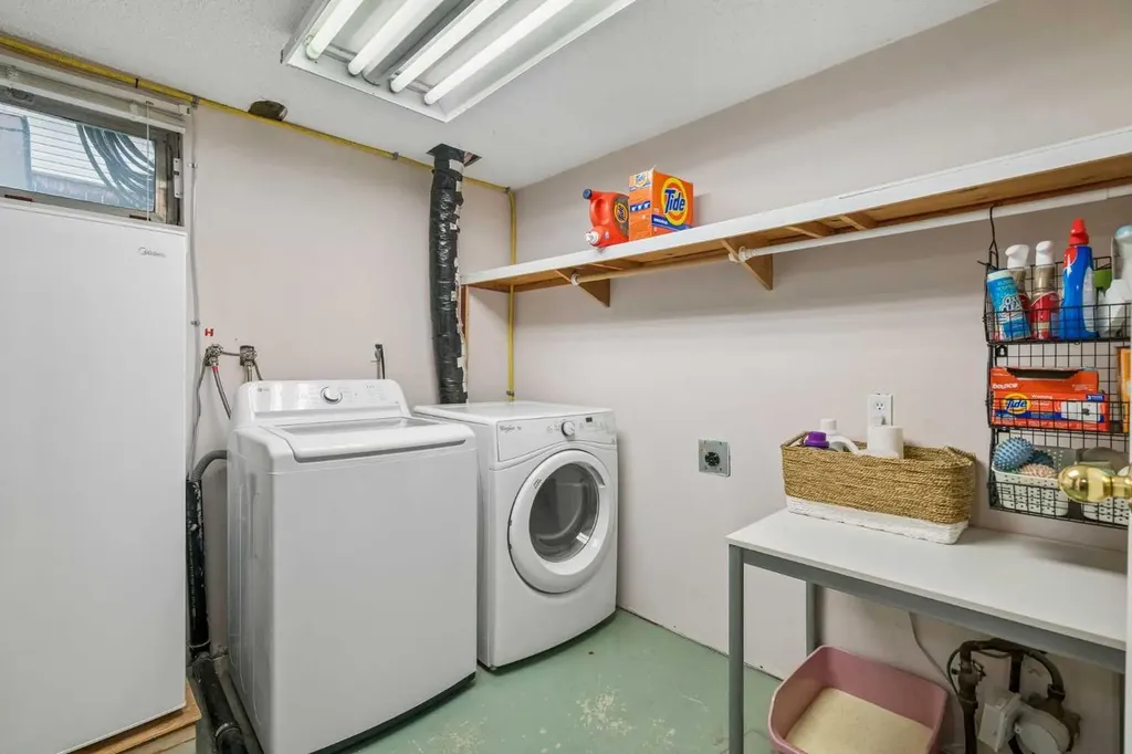 1403 104 Avenue SW Calgary AB T2W 0A7