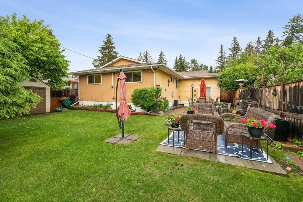 1403 104 Avenue SW Calgary AB T2W 0A7