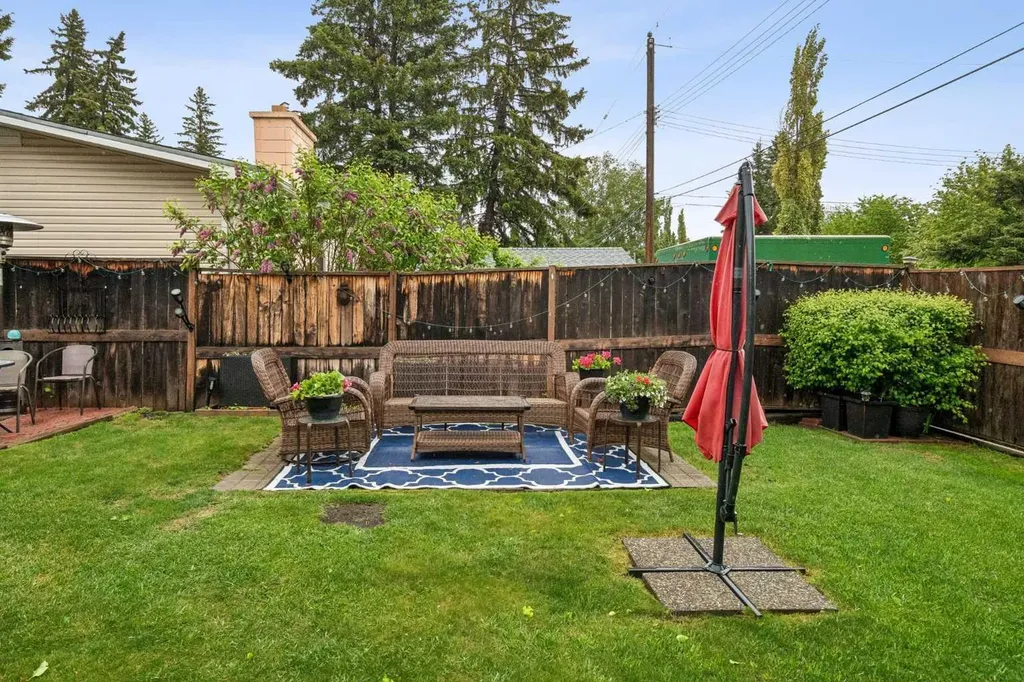 1403 104 Avenue SW Calgary AB T2W 0A7