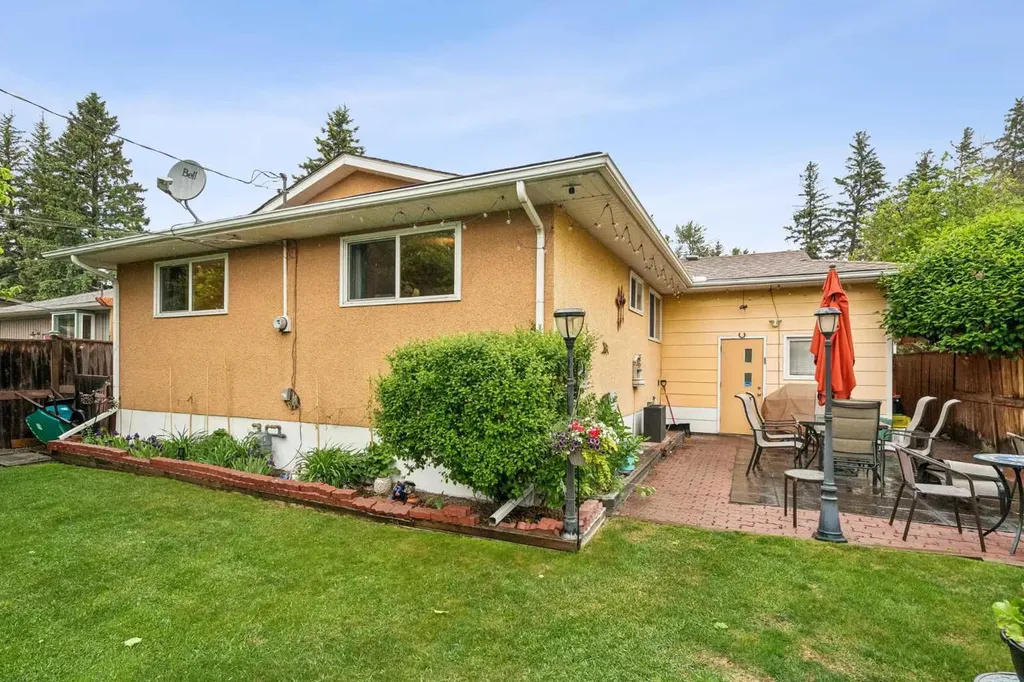 1403 104 Avenue SW Calgary AB T2W 0A7