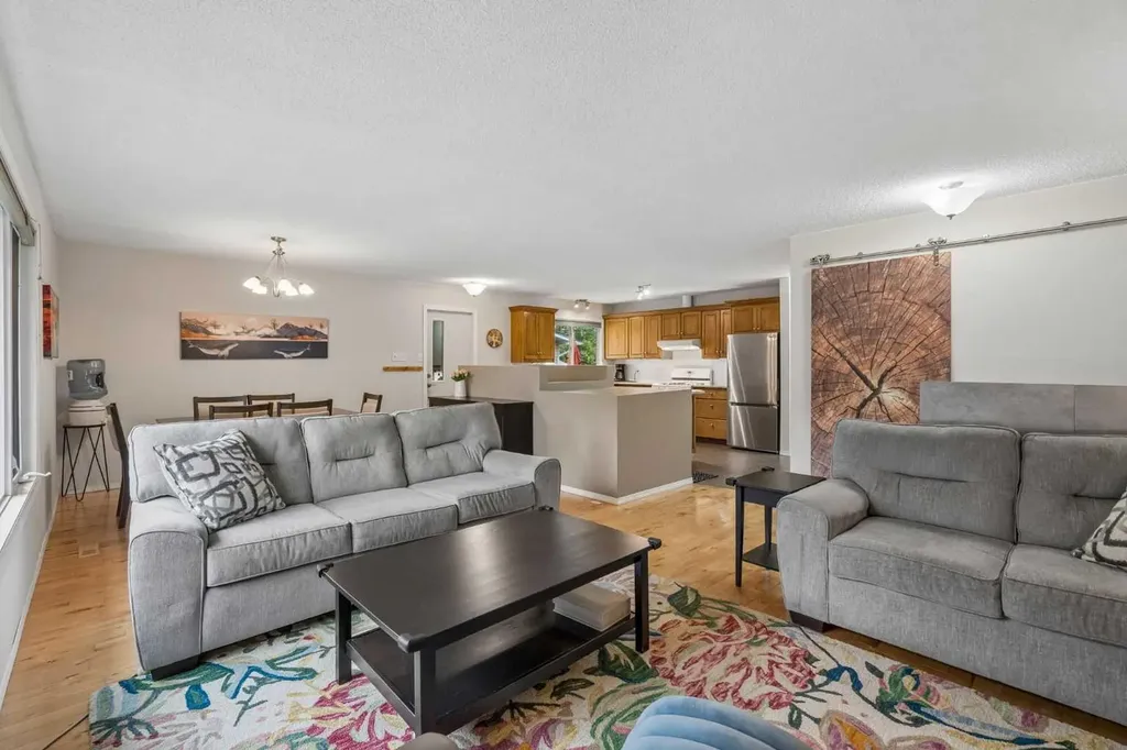1403 104 Avenue SW Calgary AB T2W 0A7