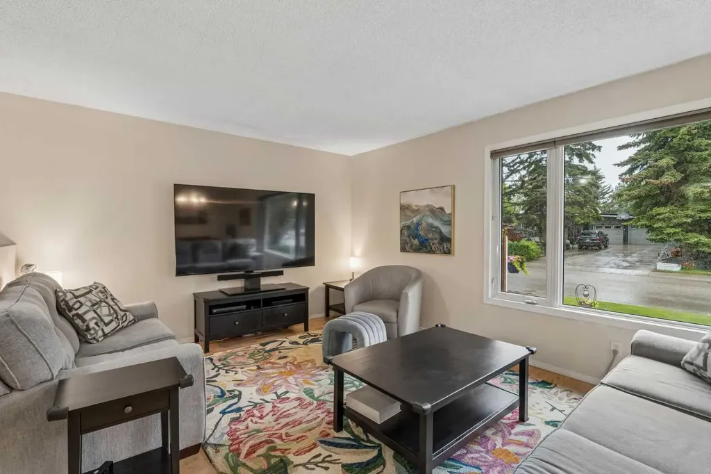 1403 104 Avenue SW Calgary AB T2W 0A7