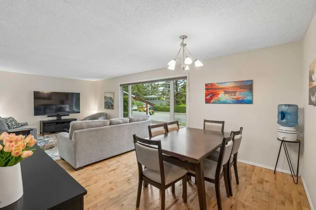 1403 104 Avenue SW Calgary AB T2W 0A7