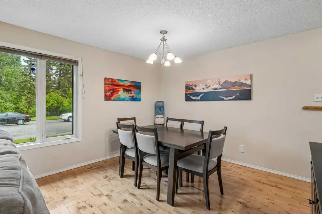 1403 104 Avenue SW Calgary AB T2W 0A7