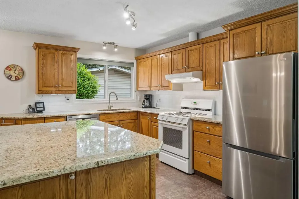 1403 104 Avenue SW Calgary AB T2W 0A7