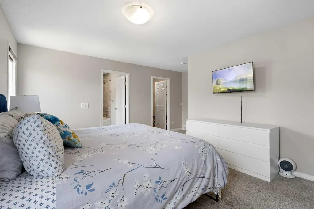 62 Carrington Rise NW Calgary AB T3P 0Y8