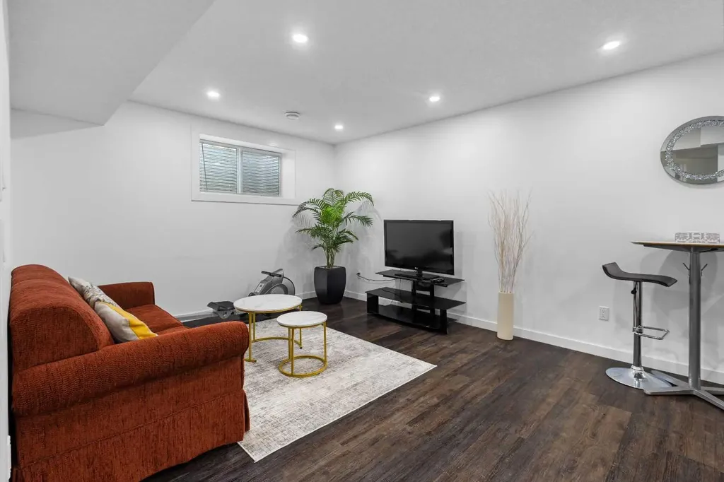 62 Carrington Rise NW Calgary AB T3P 0Y8