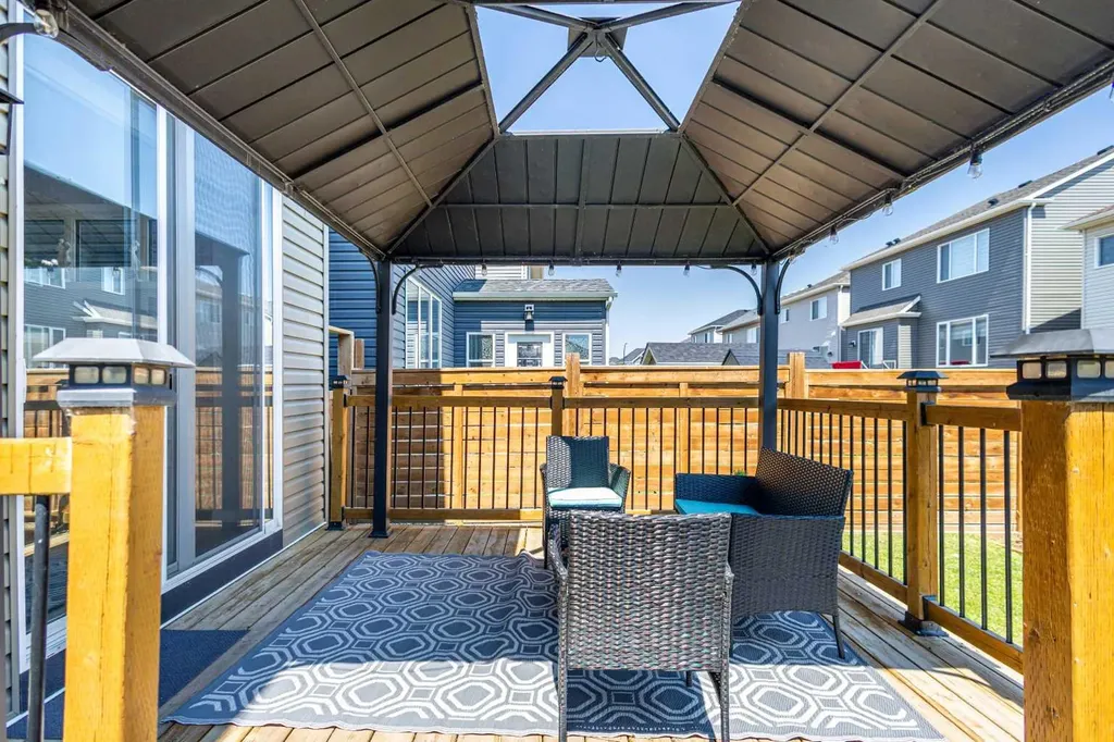 62 Carrington Rise NW Calgary AB T3P 0Y8
