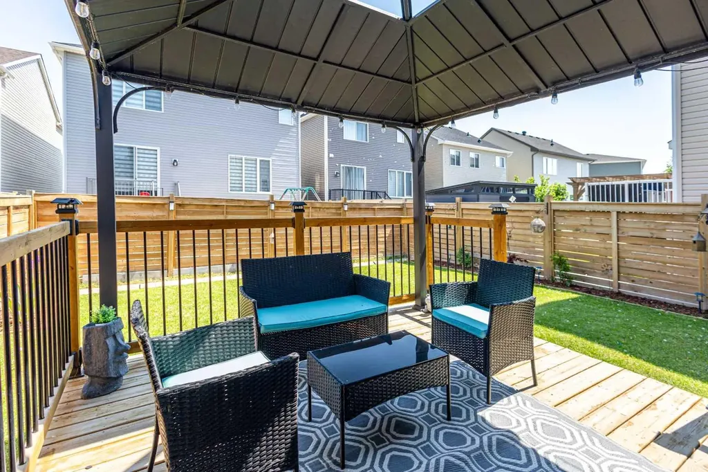 62 Carrington Rise NW Calgary AB T3P 0Y8